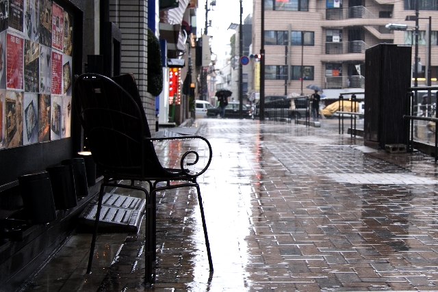 雨の街